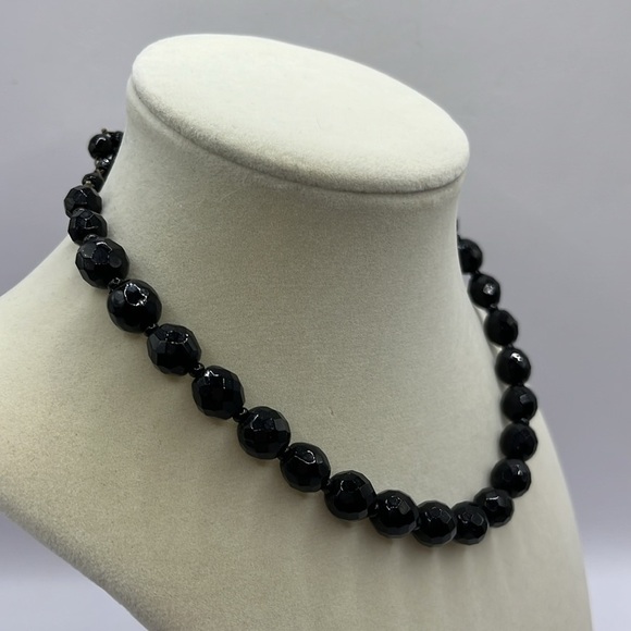 Sophisticated Black Beaded Necklace Timeless Design Vintage West Germany - Picture 3 of 12